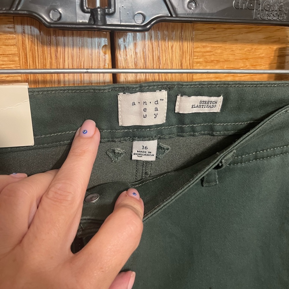 Olive green skinny cargo pants from a new day. Size 16. Cute pocket deta… - Picture 3 of 8